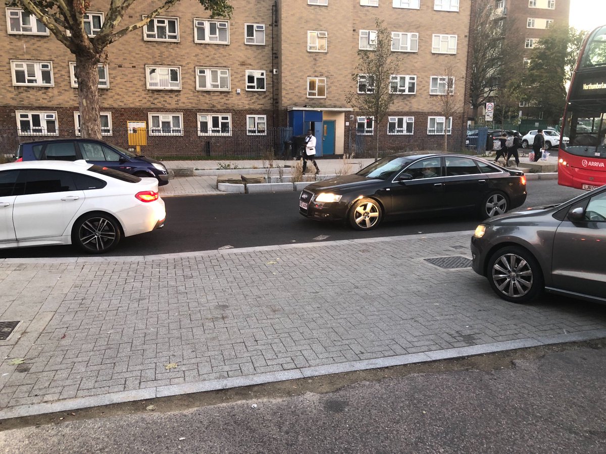 Businesses and workers on the #peacockestate asking <a href="/haringeycouncil/">Haringey Council</a> <a href="/CllrJohnBevan/">Cllr John Bevan</a> why the Keep Clear box has not been reinstated at its entrance.  #traffic