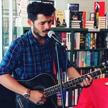 BaybrookMall's tweet photo. Join us for Live from The Lawn tonight at 6pm and enjoy a live music performance by Darian Hernandez. Arrive early for a good seat. See you there! #LivefromTheLawn #BaybrookMusicSeries #DarianHernandez https://t.co/4erJNcI5ja