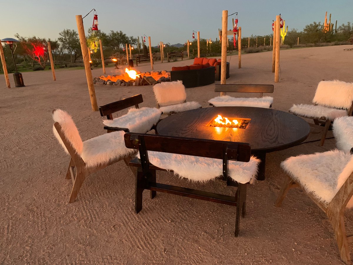 PRAArizona's tweet photo. A photo worthy night in the Desert! 🌵 @desertfoothills #PhoenixFridays #unique  #experienceanywhere #eventplanning #eventindustry #eventprofs #fireandice https://t.co/nMNH1OHTQZ