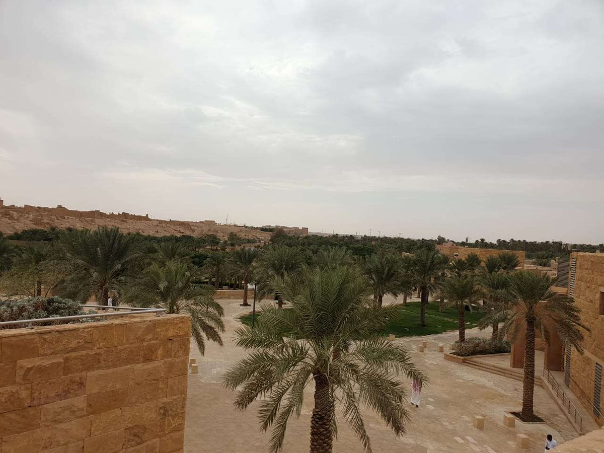 BellaRiyadh's tweet photo. If you 're looking for a nice place to walk, exercise, relax, to have a picnic. It has lots of space where families and friends can roam around &amp; enjoy. There are a mix of traditional restaurants &amp; modern ones. https://t.co/yp1PwwzLpo