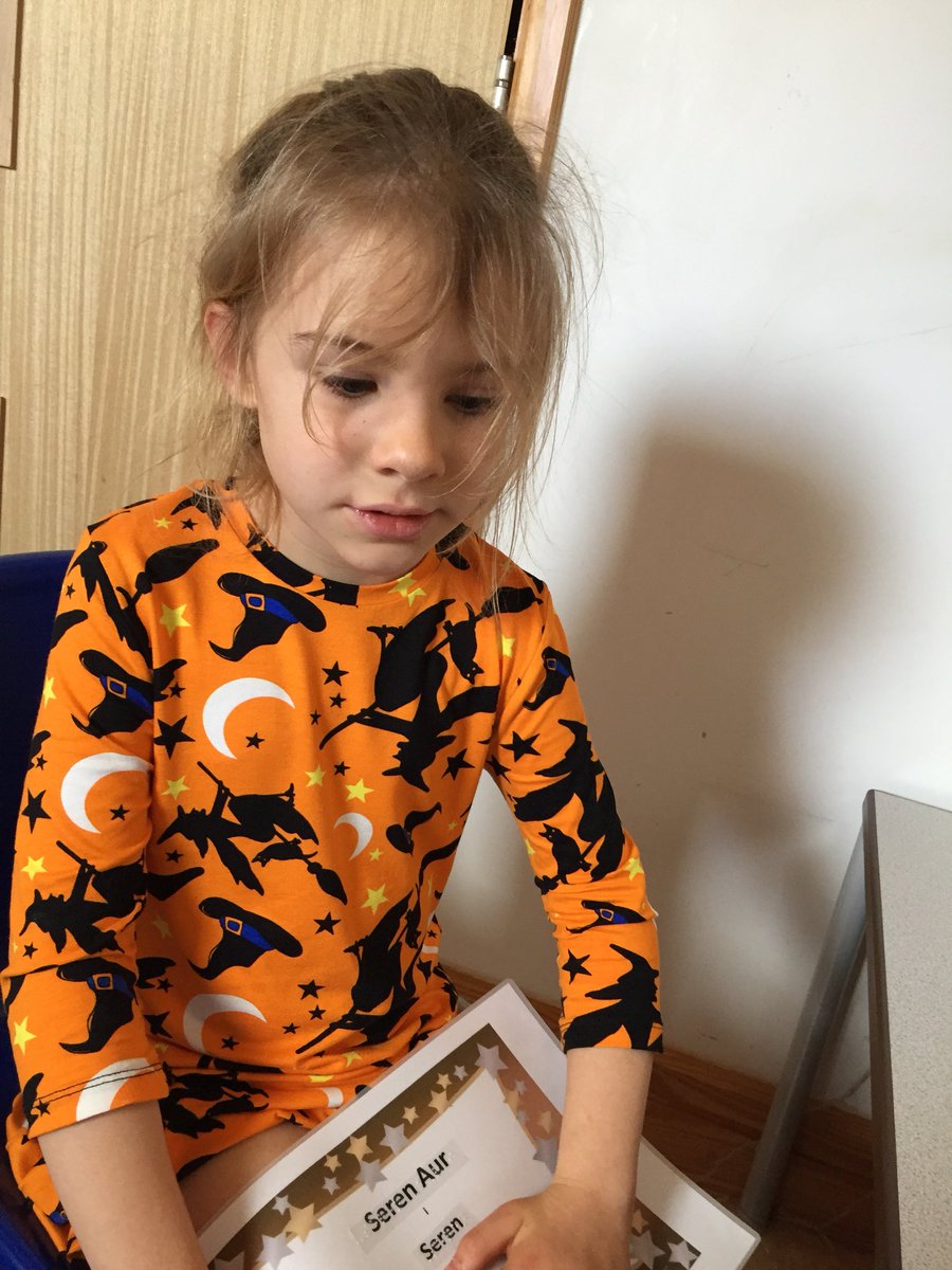 Dyma ein Seren yr Wythnos 🌟 sydd yn llawn haeddu, wedi meistroli sgiliau toiledu / Here’s our Star of the Week, who has done exceptionally well and has mastered toiletting skills  Ffaaaaaaantaaaastiiiig!! ✋🏼