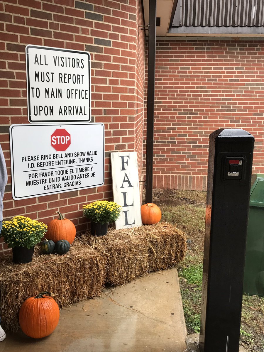GriffithElemWS's tweet photo. It’s cold &amp; wet but the Fall Festival is still happening at 5:30! All events are indoor! https://t.co/FvUib9cyNi