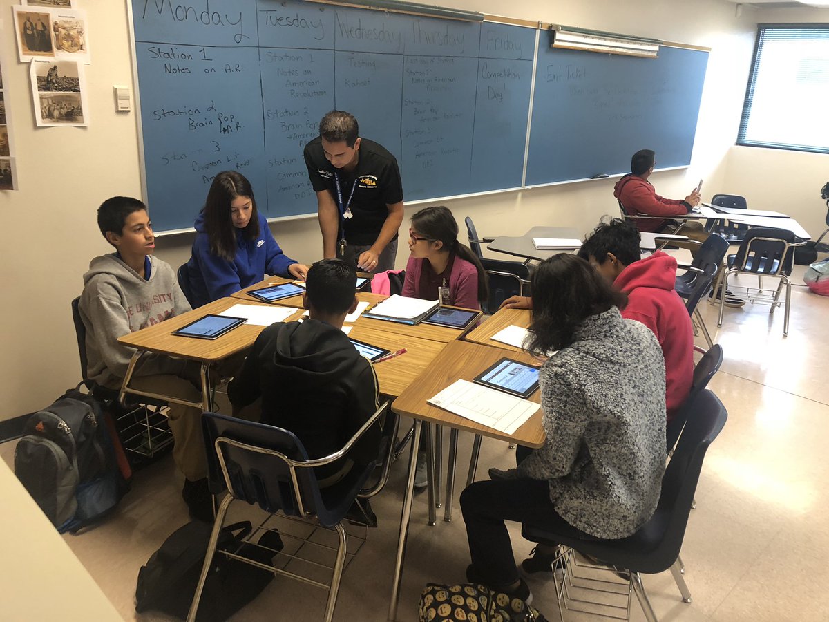 Campestre_ES's tweet image. Some great learning centers happening in our 8th grade Social Studies class. Great job keeping kids engaged @CSchwantner_JHS and Mr. Butler. #teamSISD #UNSTOPPABLE #HAWKPRIDESISD