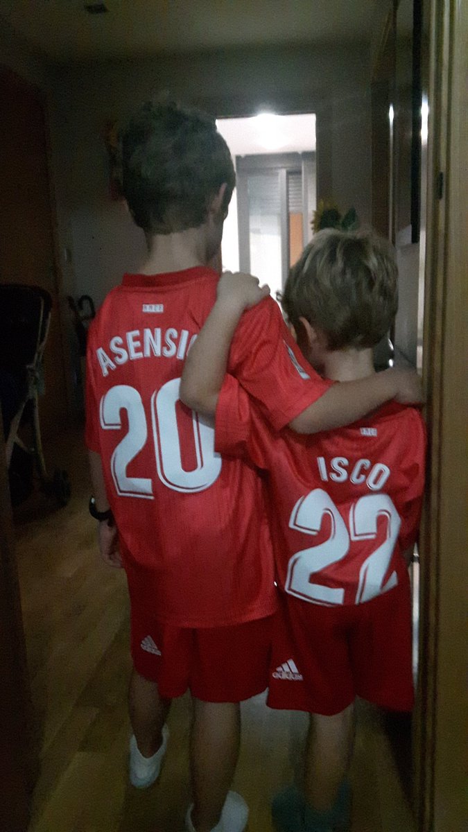 robtabu's tweet photo. Tu eres mi bro @marcoasensio10 yo soy tu pisha @isco_alarcon https://t.co/FXRyEh0N77