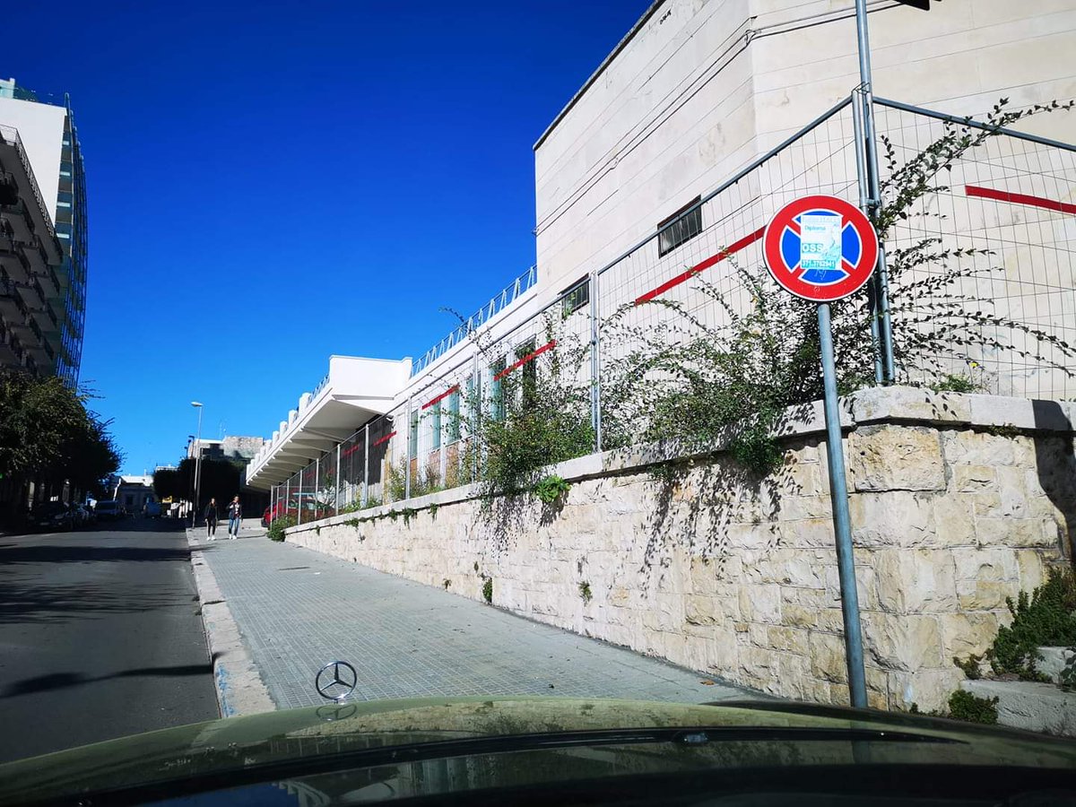 officialgiacpol's tweet photo. ORA ANCHE UN GIARDINO PENSILE 😏👏
Dopo l'apprezzatissimo restauro della balconata-ovest, prosegue, a piccoli passi ma con gusto, la valorizzazione di piazza Aldo Moro (e dintorni).
#putignanocambia
#lavoripubblici
#acostozero https://t.co/JYfmBvHby6