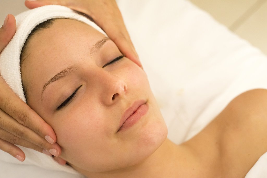 The #PerfectPeel is your ticket to advanced skin rejuvenation this Winter. Schedule your #chemicalpeel at my Chelsea clinic today to see the best results in time for your busy schedule this party season! goo.gl/D1kTu2 #DrFiona #skincare