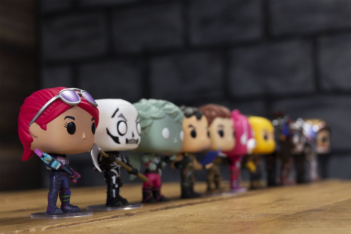 9 replies 26 retweets 99 likes - manette ps4 avec skin fortnite micromania