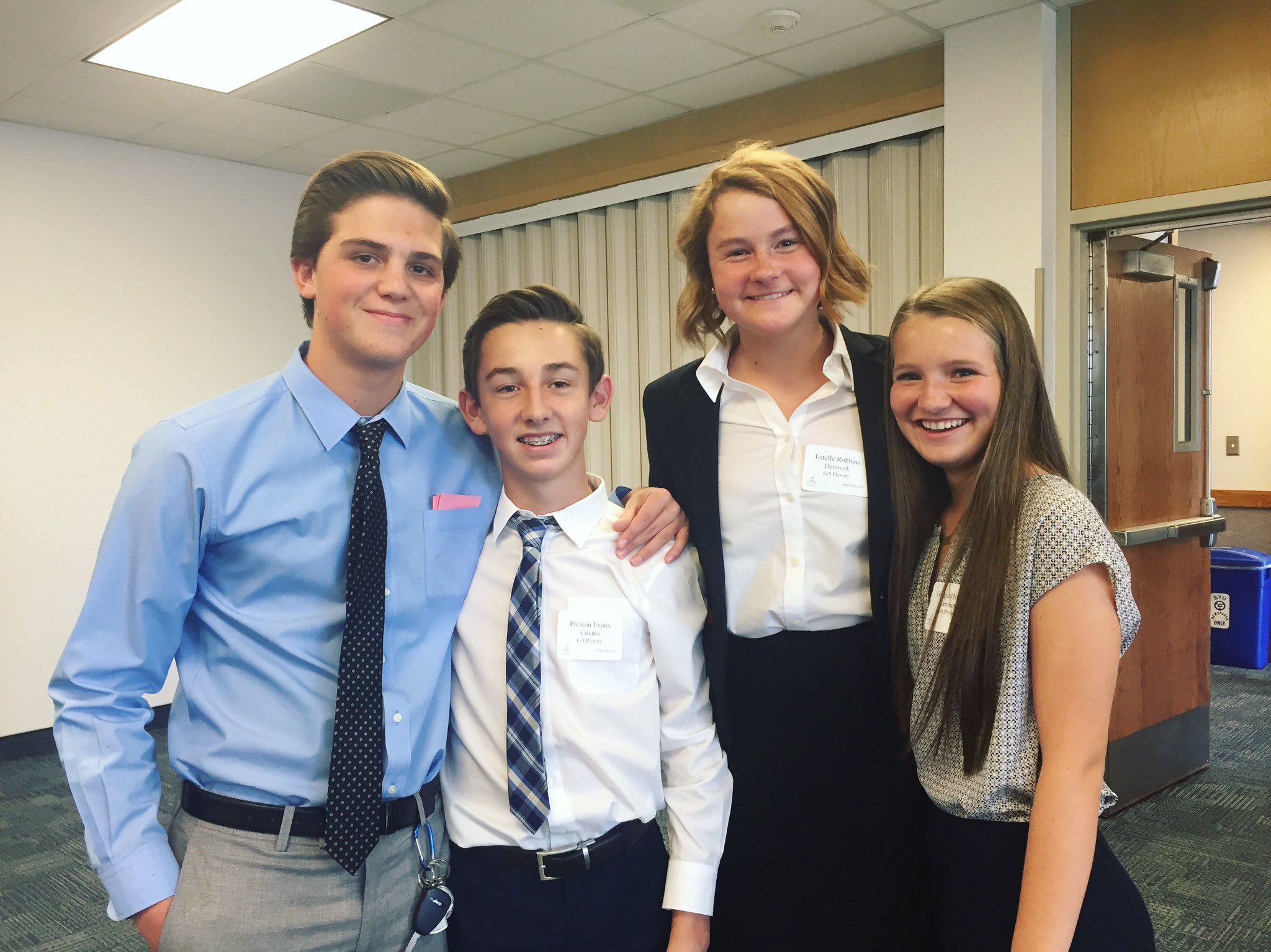 Model un clothing sales