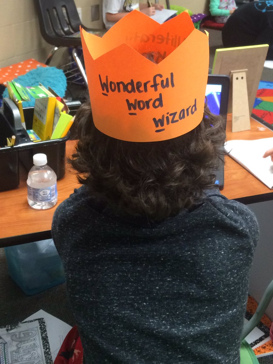 jacksonbronco's tweet photo. Crowning alliteration kings and queens...wonderful word wizards! @bozmanbroncos  #bozstory18 https://t.co/iYymFAx4JE