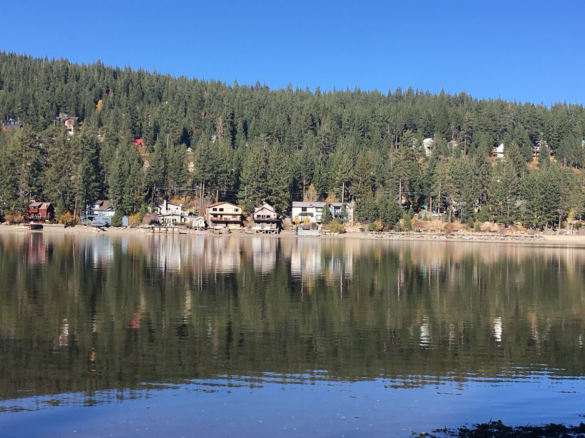 Check out the reflection in the water on this afternoon hike #DonnerLake. Am I seeing double or what?! #DonnerBliss #truckee #truckeelife #truckeemoments #donnerlake #truckeelove #truckeedonner #Tahoe #laketahoe #bayarea #norcal #sierras #airbnb #airbnbhost #superhost #fallcolors