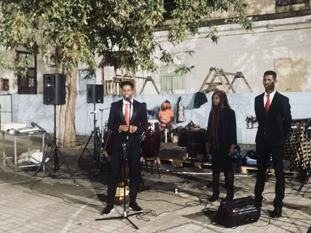 ciaiets's tweet photo. Amadou, Rita e Said aprono le porte della Foresteria Santa Chiara. Accolti quando arrivarono da #migranti, ora accolgono i turisti a #Palermo. Che ormai è terra di casa #RagazziHarraga #non6solo @NeverAlone_IT https://t.co/0vCpCTf2M5