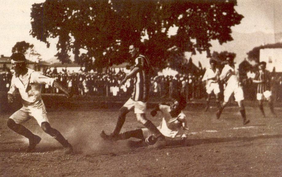 centopisa's tweet photo. #ARENAHISTORY - π
#ERAOGGI: 26 Ottobre 1919
99 anni fa l'#ARENAGARIBALDI fu battezzata come stadio del @PisaSC alla presenza delle AutoritΓ cittadine e di moltissimi spettatori presenti e festanti che applaudirono la vittoria netta dei neroazzurri sulla #JUVENTUSROMA per 5-1! https://t.co/ymSDY34fA4