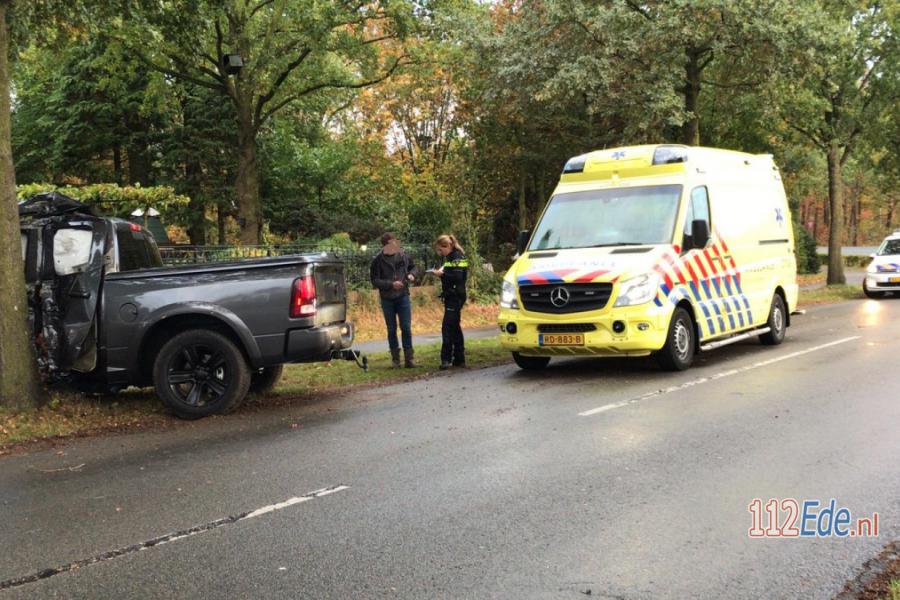 🚨 Dodge botst tegen boom aan de Harskamperweg in Kootwijkerbroek 112.press/QpchXD #Kootwijkerbroek 112Ede https://t.co/CCyc94tncO