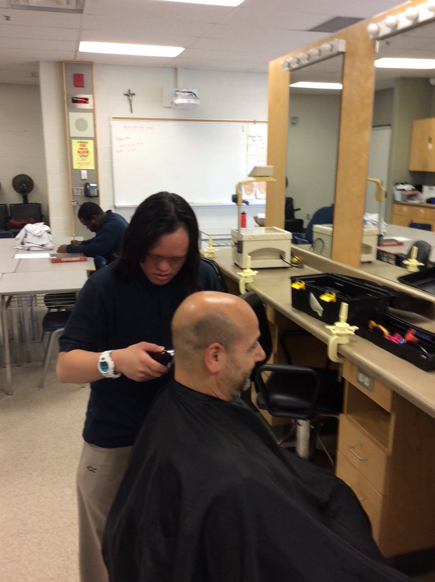 PIPCampion's tweet photo. Another satisfied customer. Thank you #mrabatte #mrmallozzi and #mrfitzpatrick and #mrcusumano @EdCampionCSS https://t.co/mLXKbrXafF
