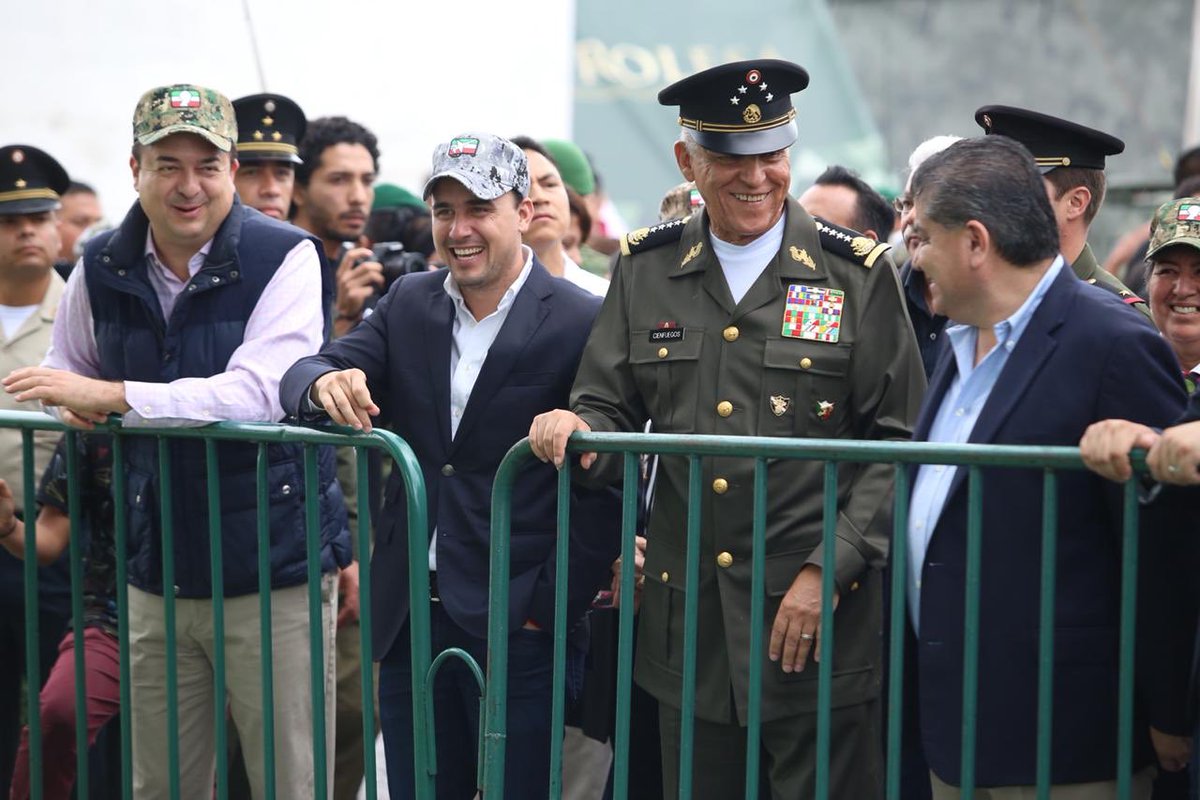 manolojim's tweet photo. Fuerzas Armadas. ¡Pasión por servir a México! 
Hoy acompañamos al Secretario de la Defensa Nacional @S_Cienfuegos_Z y al Gobernador @mrikelme en la inauguración de esta impresionante exposición militar en #Monclova. 
#EjércitoMexicano
#FuerteCoahuilaEs https://t.co/pmAUqNzD7M