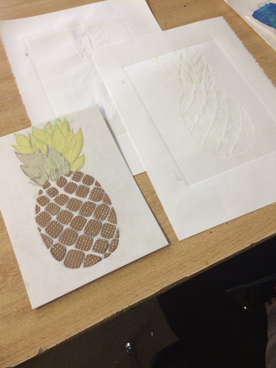 jfr_visualart's tweet image. Check out the grade 9’s working hard at printmaking! Way to go Ross students!