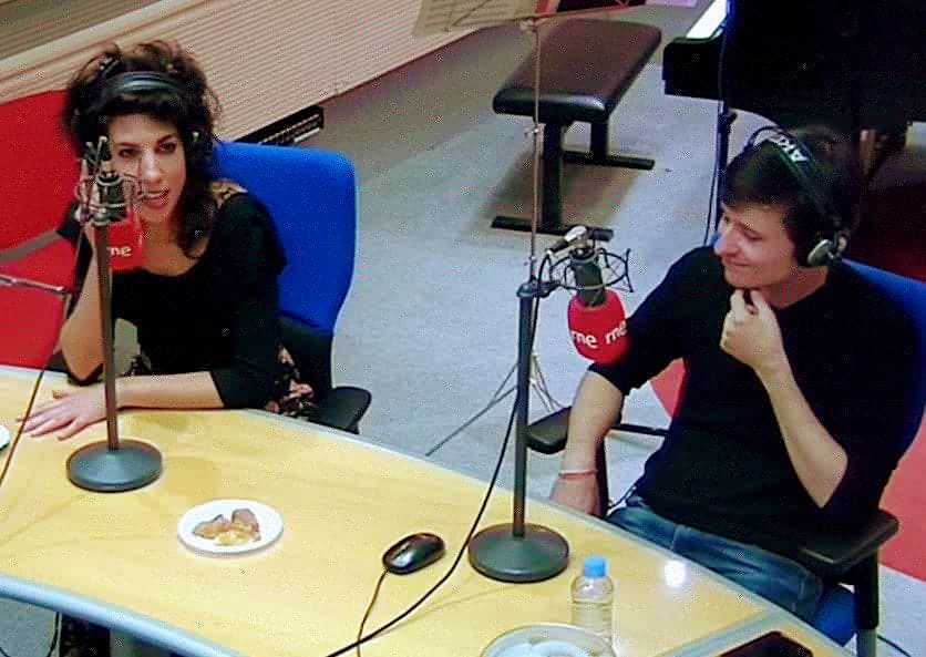 _A_Bustamante_'s tweet photo. Un placer haber estado esta tarde junto a @ArauzoPatricia en @CafeZM de @radioclasica tocando en directo y hablando con @claraconlimon y @evasandovalRNE. Gracias por recibirnos con tanto cariño!!

#radio #rne #photo #violin #piano #duo #chambermusic #music https://t.co/IRmljRHu18
