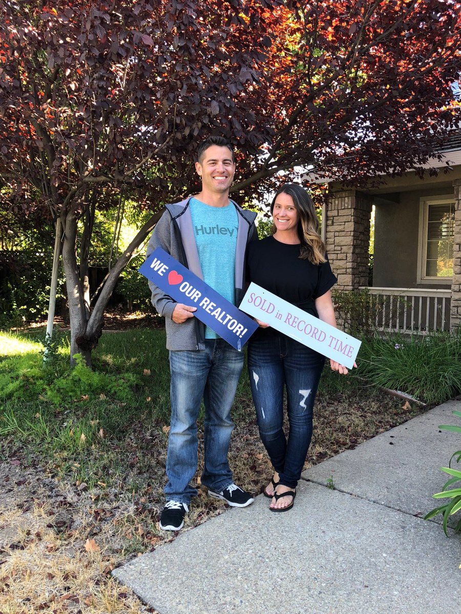 HeidyHurst's tweet photo. Here’s my clients who just purchased their dream home in their dream neighborhood of Apple Hill Estates, Brentwood. Buyer Representation 

#heidyhurst #thehurstteam #brentwood #buyersagent #soldhome #happyclients https://t.co/7CowT56Wnr