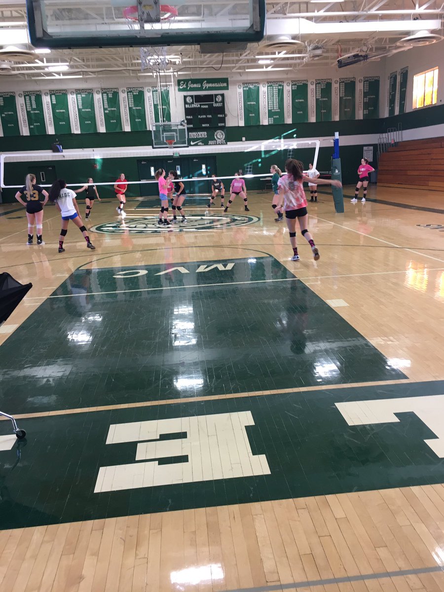 BMHSCoachA's tweet photo. Final practice: Seniors vs. Underclassmen #jsf #dogs #twogamesleft https://t.co/J4Qh7DdHAU