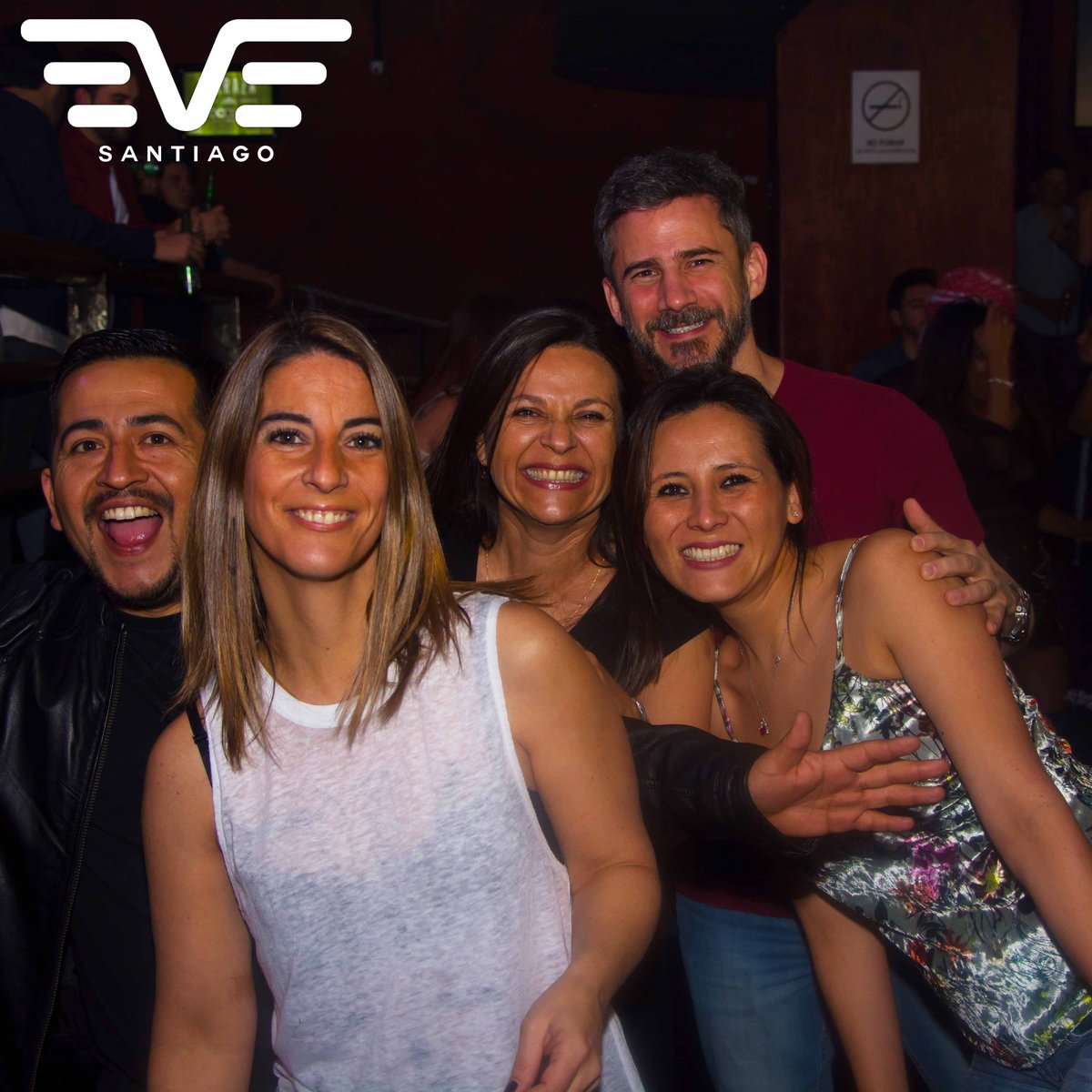 clubeve's tweet image. Viernes en #EVESantiago... 😎 🥂🎶 #ClubEVE
