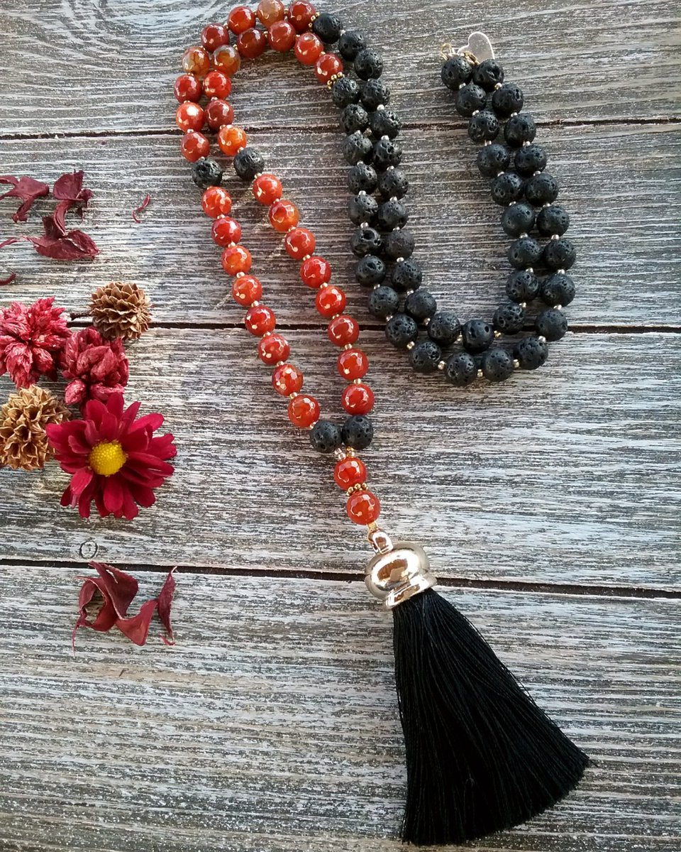 AlmosDesigns's tweet photo. New fall inspired tassel necklace 🍁🖤 https://t.co/zsDdlhnqCn https://t.co/CLCZ6lLqls