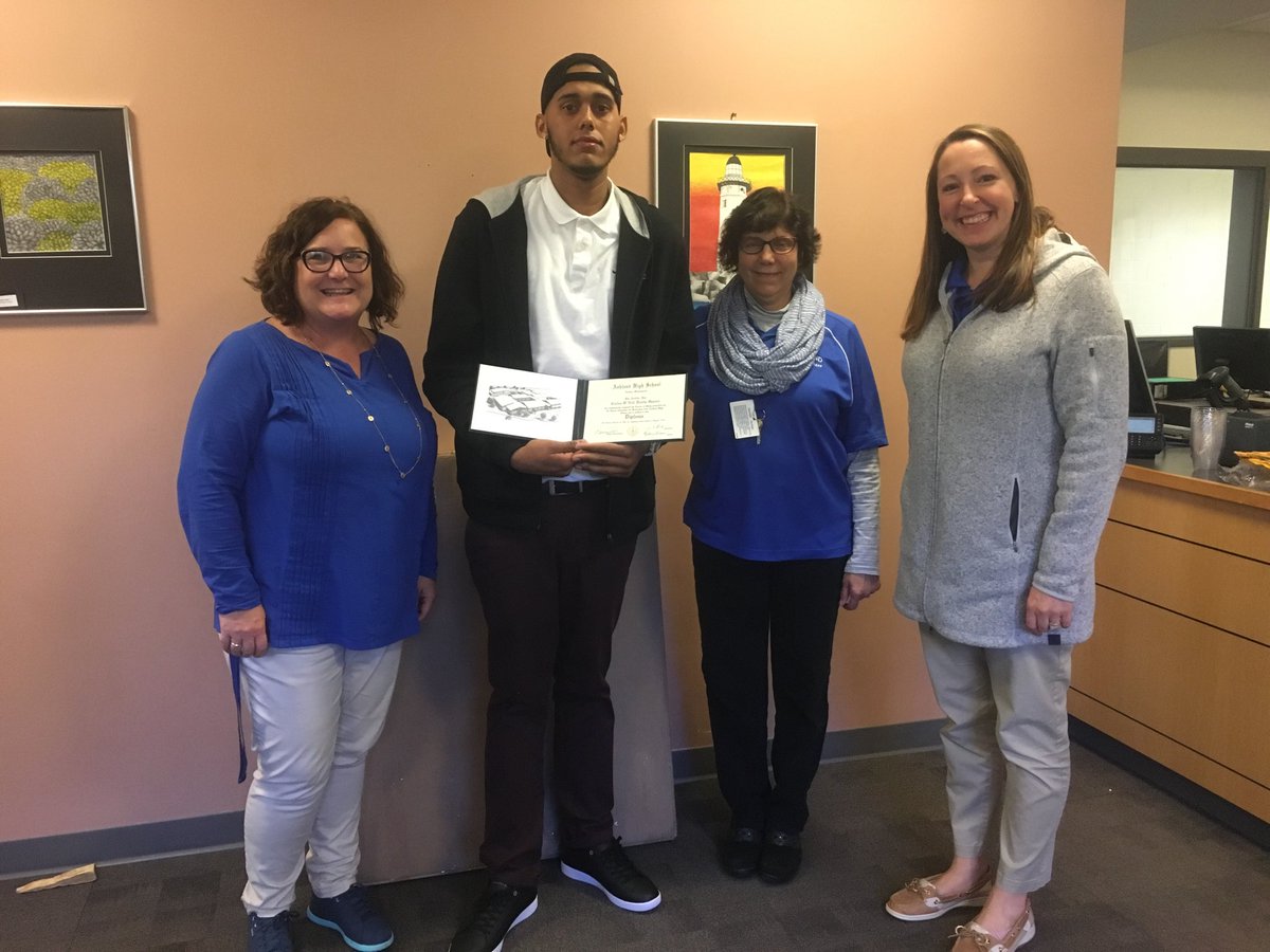 Kstcoeur's tweet photo. Proud of this guy for sticking to it and earning this diploma #ClockerPride ⁦@clockerdean⁩ https://t.co/4jyWBTcCOI