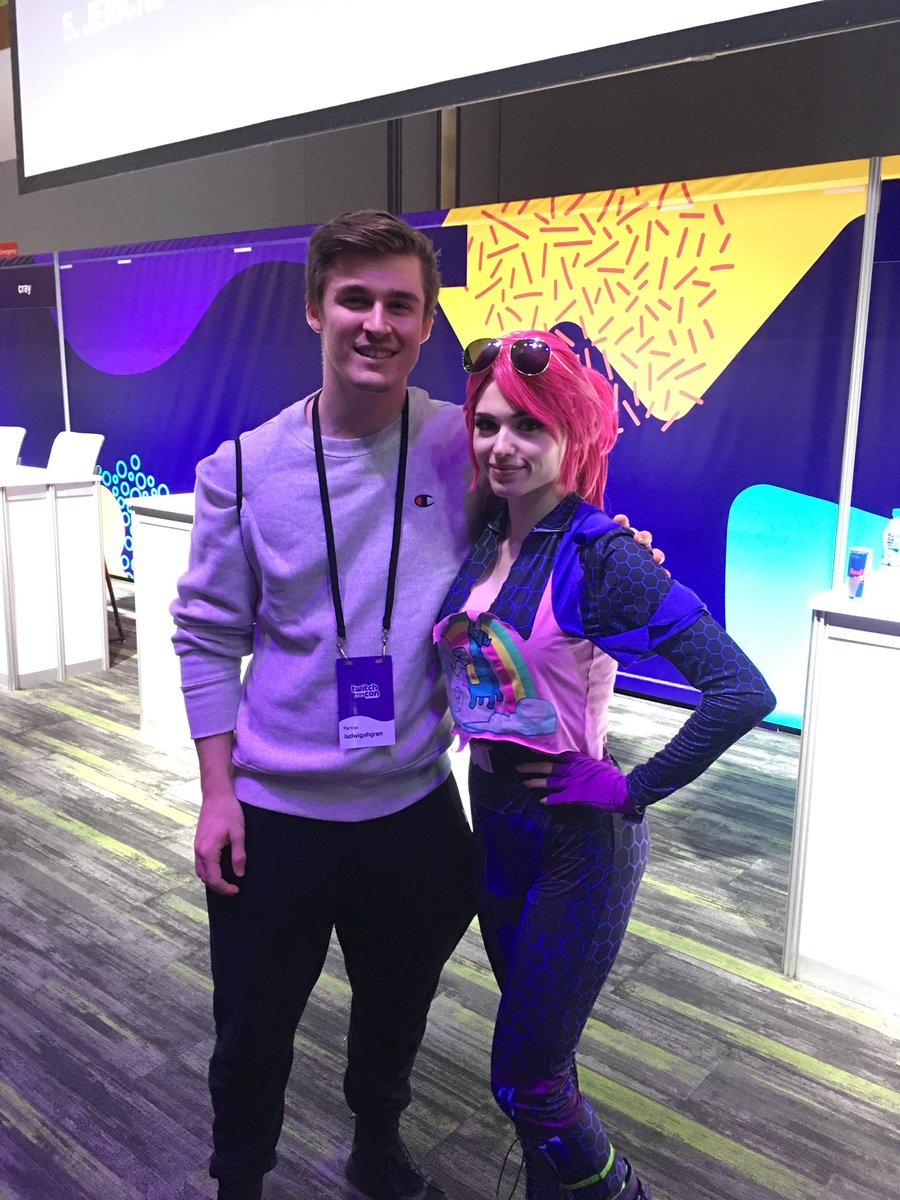 LudwigAhgren's tweet photo. 2 hot 4 twitch https://t.co/c44md1pszQ