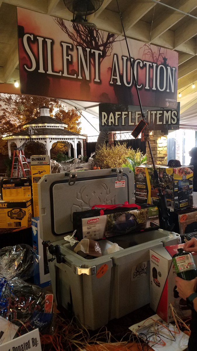 BooCancer's tweet photo. Our fabulous volunteer are hard at work! Anthony's Restaurant slowly turning into a haunted graveyard in the bayou! #cancersucks! https://t.co/syYuKlcaoi