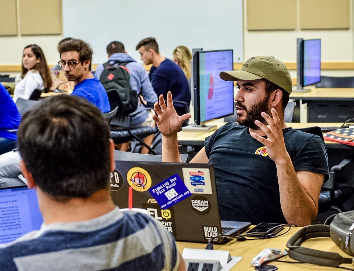 AMAFIU's tweet photo. We want to thank Ernesto Ruiz from @maciascreative for coming out this past Wednesday and speaking to us on giving back to our city & about @bayskatemiami 💥. We’re excited to see it in action this December! ❄️
📸: Jose , Esteban Orozco #AMAFIU #FIUBusiness https://t.co/37j3Lqhluh