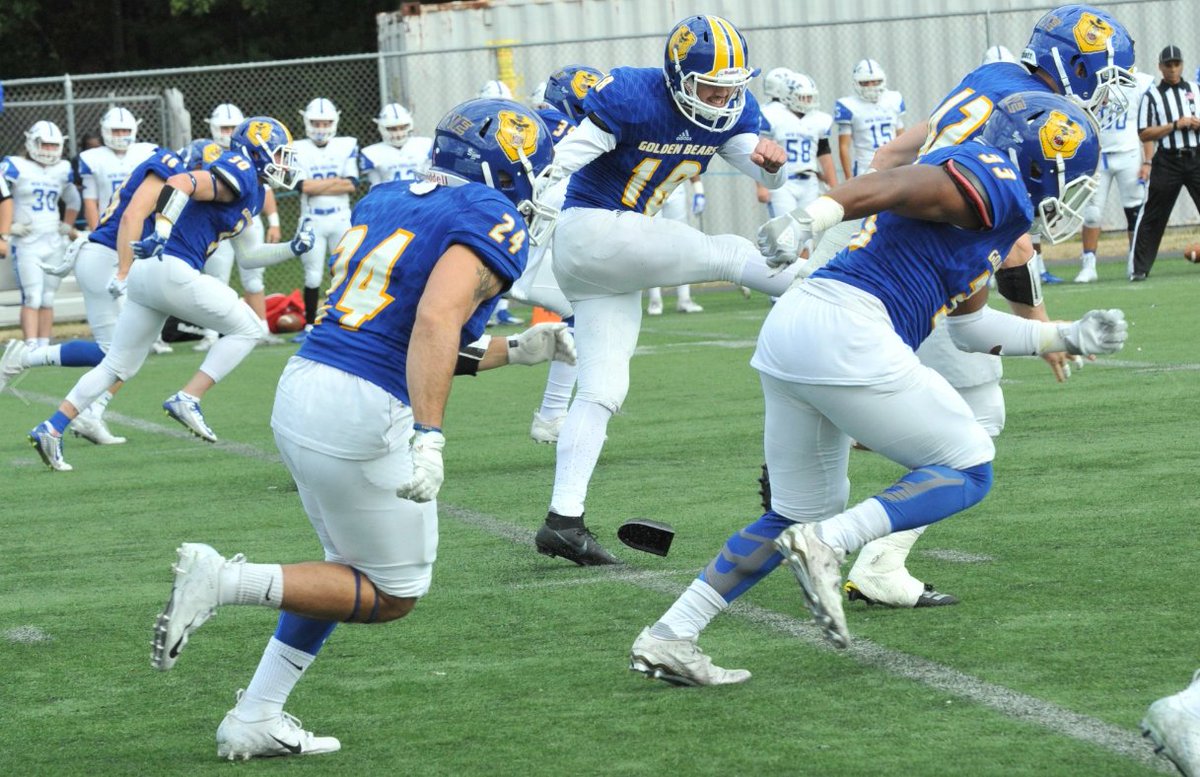 Alex_Bresner76's tweet photo. #TheDayBeforeTheDay #Juiced up to go to battle on the road tomorrow with another opportunity to get better @WNEFB #WePlayFor4 #AlwaysOn #JuiceHounds https://t.co/28NiGWtuXq