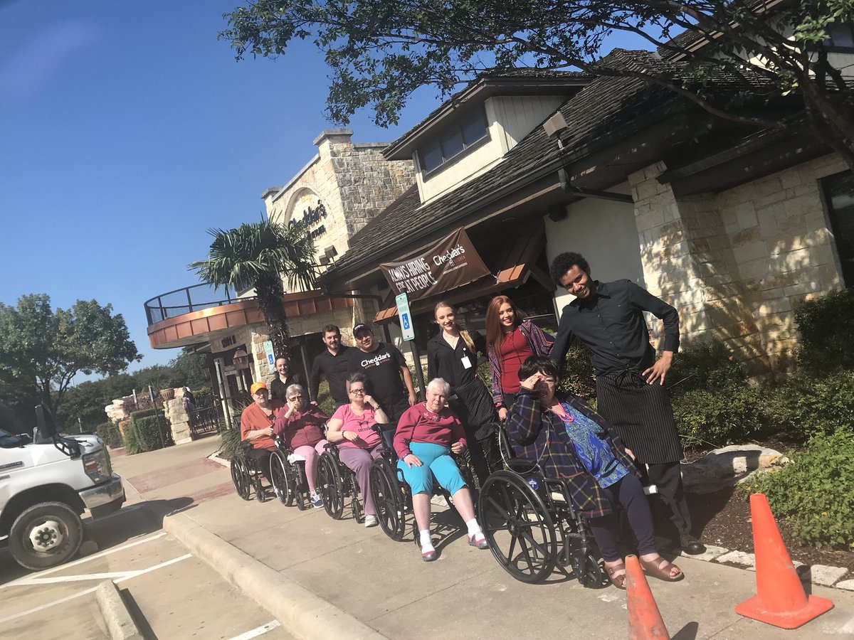 mocarruth's tweet photo. So we had a special visit from Cottonwood Creek Nursing Rehabilitation Center! They want ed to leave their favorite @Cheddars staff a thank you note/ love note ! We love you all too!!! Thanks for coming and enjoying lunch with us #TEAMAustin183 #welovearepeople #inspiregoodness https://t.co/WIMcBe2t6l