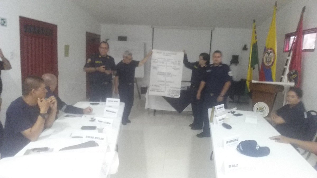 CuerpoUnion's tweet photo. 10 unidades de nuestra institución y 2 del Cbv de Bugalagrande iniciaron hoy el curso Gestión y Administración de Cuerpos de bomberos. https://t.co/clVTAXOpnI