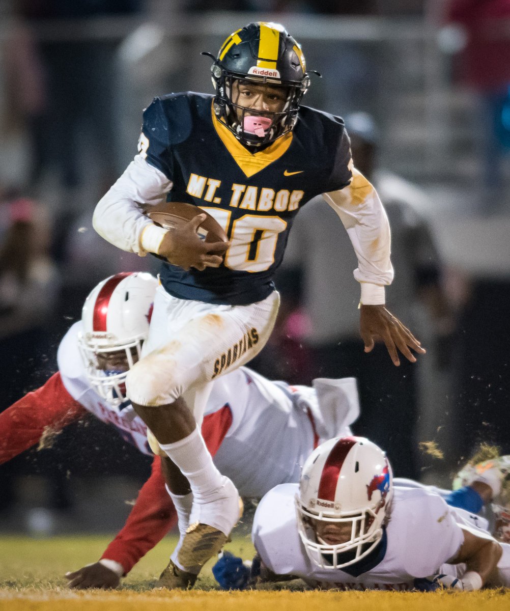AllisonLeeIsley's tweet photo. Link to full photo gallery from #PiedmontTriad 3-A #footballgame between @TaborFootball and @FootballPMHS >>> https://t.co/sPhs74eEoa
via @JournalNow @PrepZoneWSJ
#football #highschoolfootball #TaborCity #MountTabor #Spartans #PonyExpress #Parkland #Mustangs #JournalNow https://t.co/N0B6Vakg2u