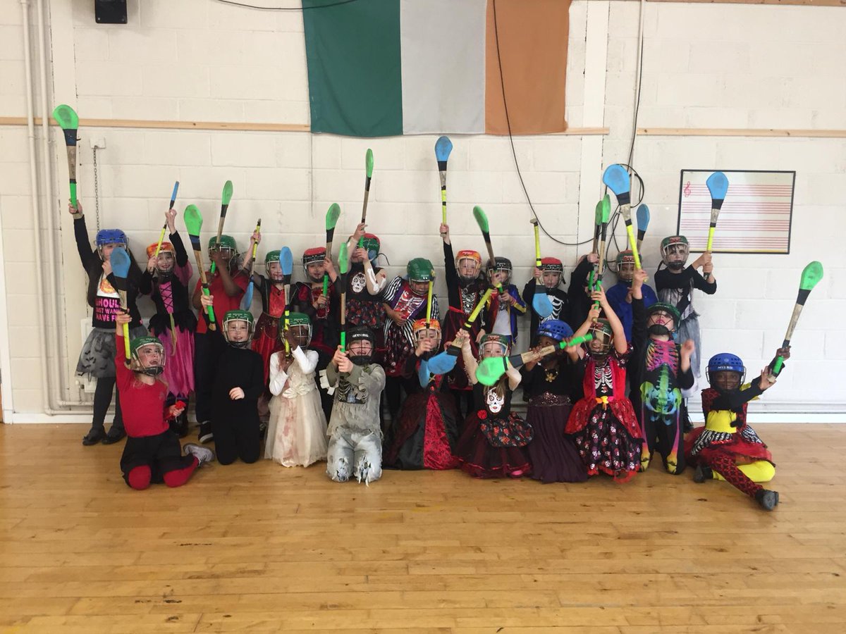 CamogieDevelop's tweet image. There were some spooky goings on in Cork today at Scoil Gobnatans  Halloween Camogie training in  Mallow with Cork Development Officer Esther o Leary - don't know about you but I'm scared!!! 😨😅 @CorkCamogie