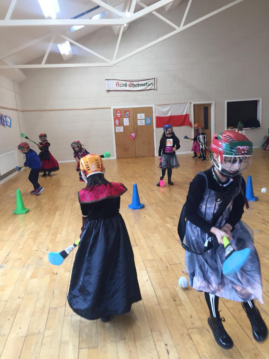 CamogieDevelop's tweet image. There were some spooky goings on in Cork today at Scoil Gobnatans  Halloween Camogie training in  Mallow with Cork Development Officer Esther o Leary - don't know about you but I'm scared!!! 😨😅 @CorkCamogie