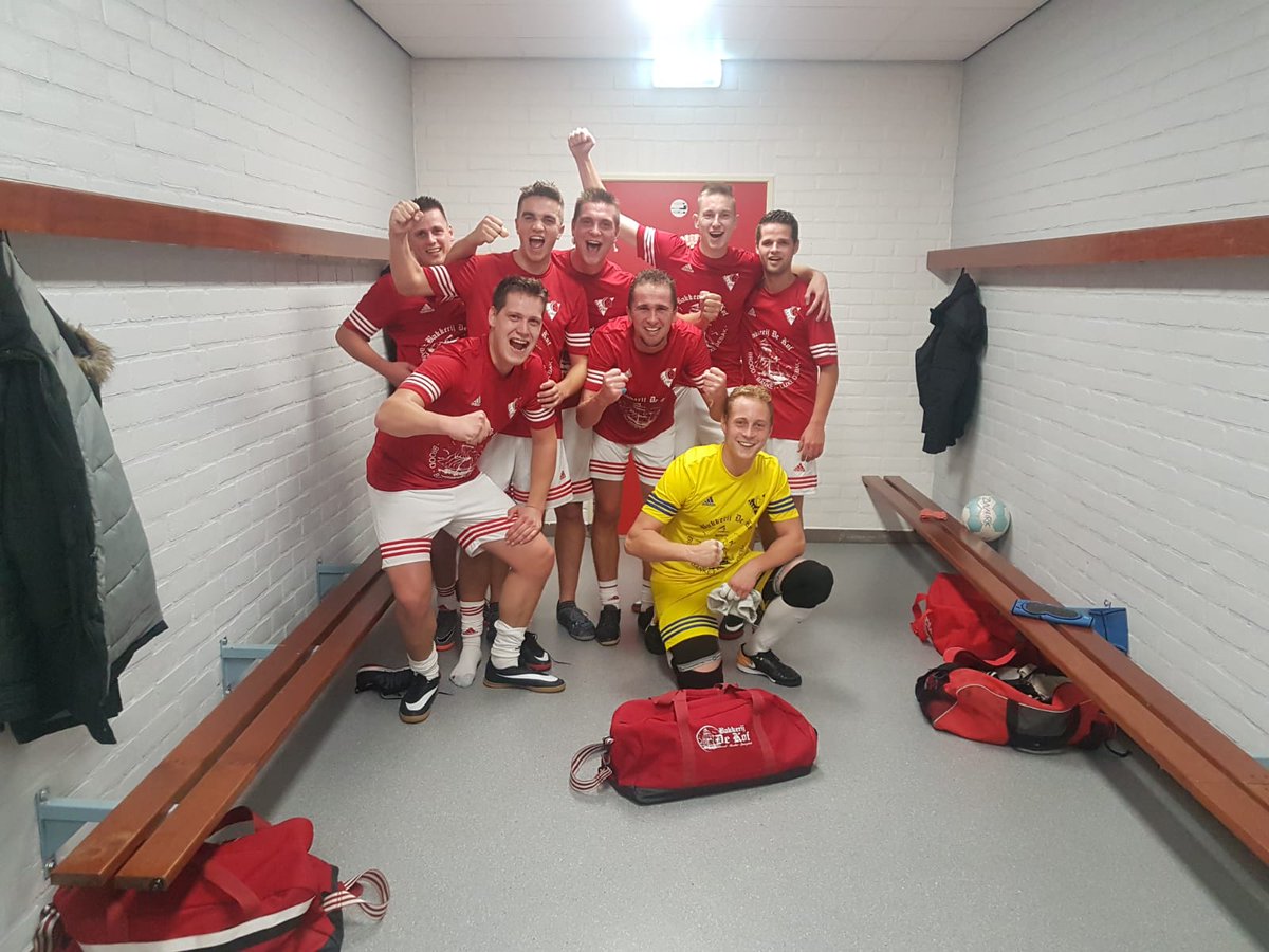 🏆CUPFIGHTERS!!

De Kof 3 wint met 3-0 van eerste klasser SC Genemuiden. 

🏅Man of the match Gerrit-Jan van Slooten.