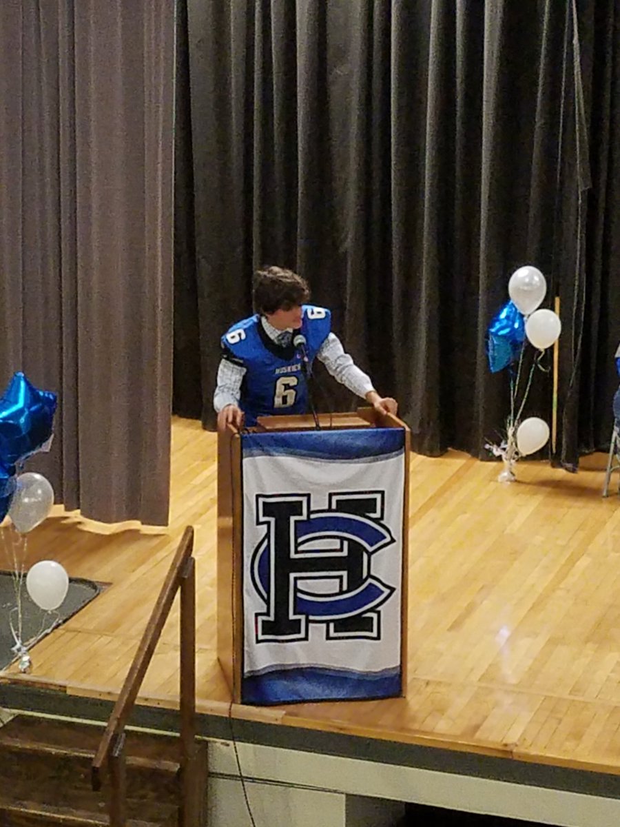 DanDalton42's tweet photo. Senior Pep Rally! #LASTFOOTBALLGAME #HUSKIES https://t.co/99uCFMBtys