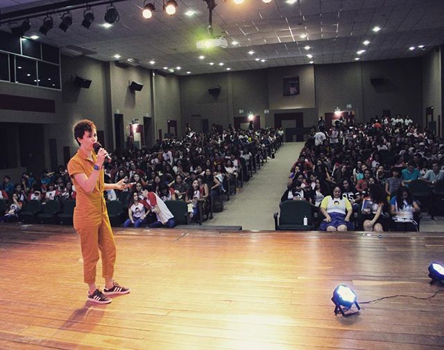 jchahoud's tweet image. @suzyanne_oliv conduzindo o @codegirlbr, evento de tecnologia para 800 pessoas da qual é co-fundadora e que tem maior participação feminina do Brasil ❤️ #codegirl6 #codegirl ift.tt/2qcKQLj