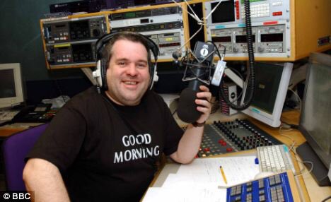 samasmall's tweet image. Good luck @gaznewberry in the morning 2-4am shift in the Rookwood Sound radio marathon, if Sidney won’t sleep I’ll be tuning in 😴 #DJNewbz