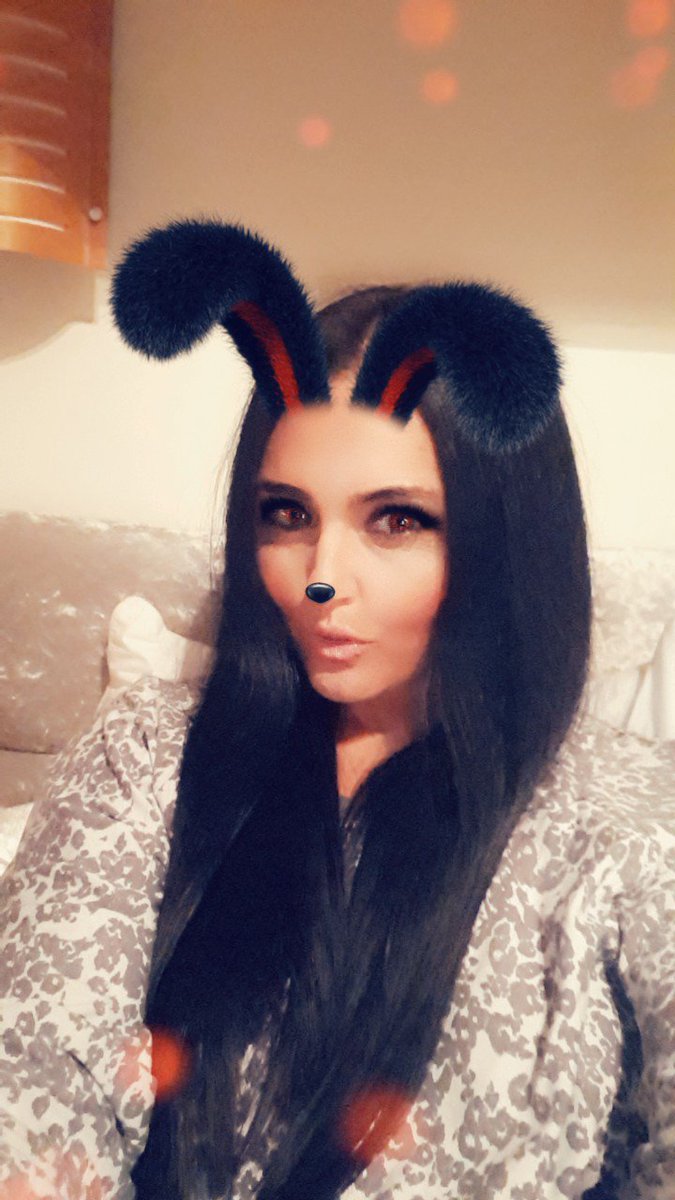 sallyevans1987's tweet photo. Have a snap chat evening 

#snapchat https://t.co/kXNfF996il
