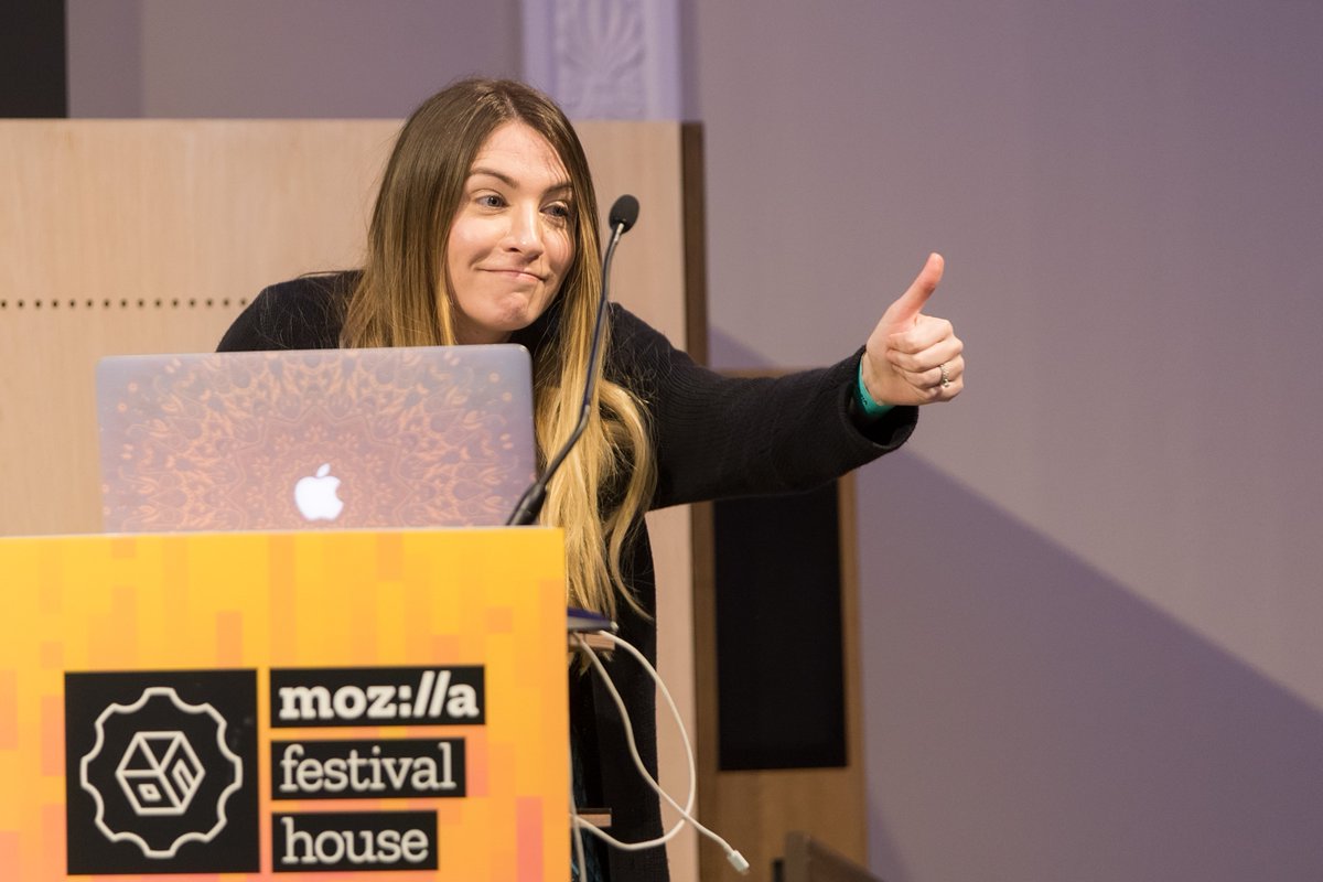 Mandy_Kerr's tweet image. This picture of me from @viewsourceconf is hilarious. I can honestly say I have no recollection of this moment. What was I doing?
Thanks for the great pic @paul_clarke #ViewSource