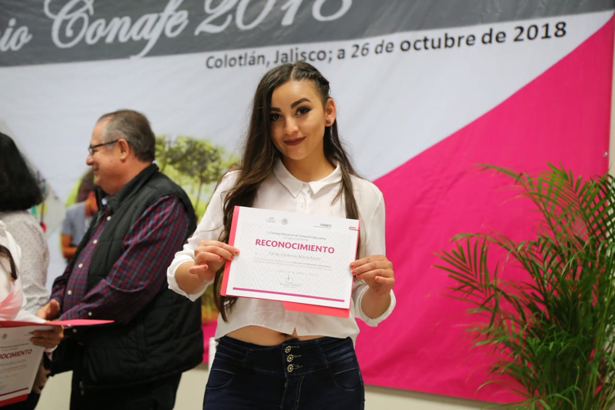 CONAFE_mx's tweet photo. En #Jalisco, con el Premio @CONAFE_mx 2018 son reconocidas las figuras educativas que destacaron por su labor ejemplar. #EducaciónComunitaria #CONAFEcto @ETorresRivera1 @JaimeFMaldonado @SEP_mx https://t.co/NKDxVLZHIe