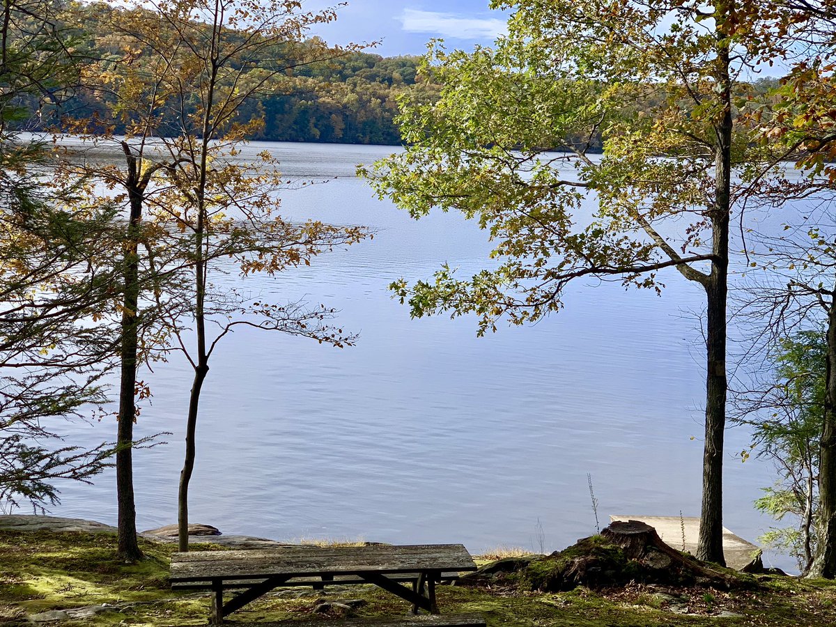 lamaralrealtor's tweet photo. Love working in the crisp fresh air near Candlewood Lake, Brookfield today! ππβοΈ #CandlewoodLake #Brookfield #NoFilter #Realestate #RealtorLife #RealestateAgent #WPSIR #WilliamPittSothebys #ListingAppt https://t.co/6S3SWdVb3N