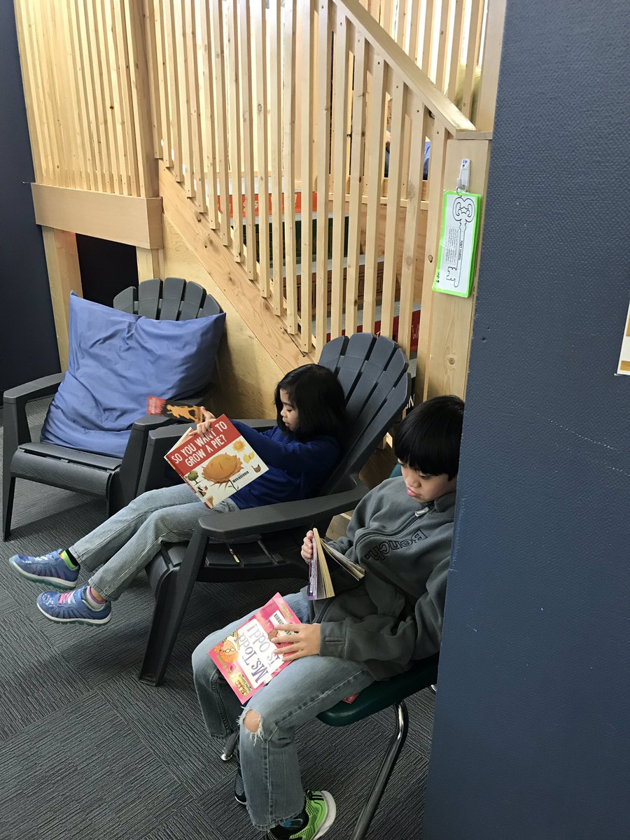 Our Grade 2 class enjoying library on a Friday morning even though their usual time is Friday afternoon #weareflexible #nobigdeal #comeonineveryone  #abusylibraryisahappylibrary