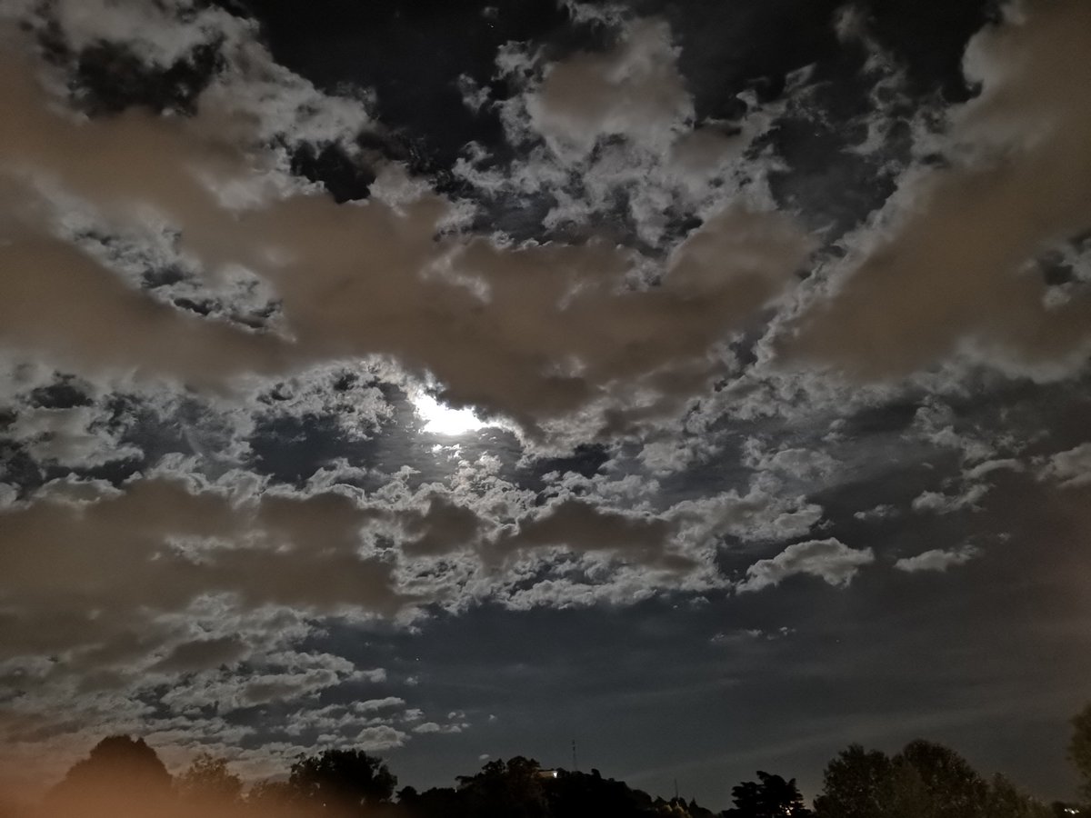 TingPan_'s tweet photo. Old photo of full #Moon | image was took with #TripleCamera #HuaweiP20Pro
Best camera ever really, love it❤️ https://t.co/EUK4P48P02