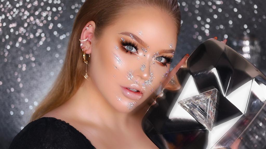To celebrate 10 million subscribers, @NikkieTutorials creates a shiny ...