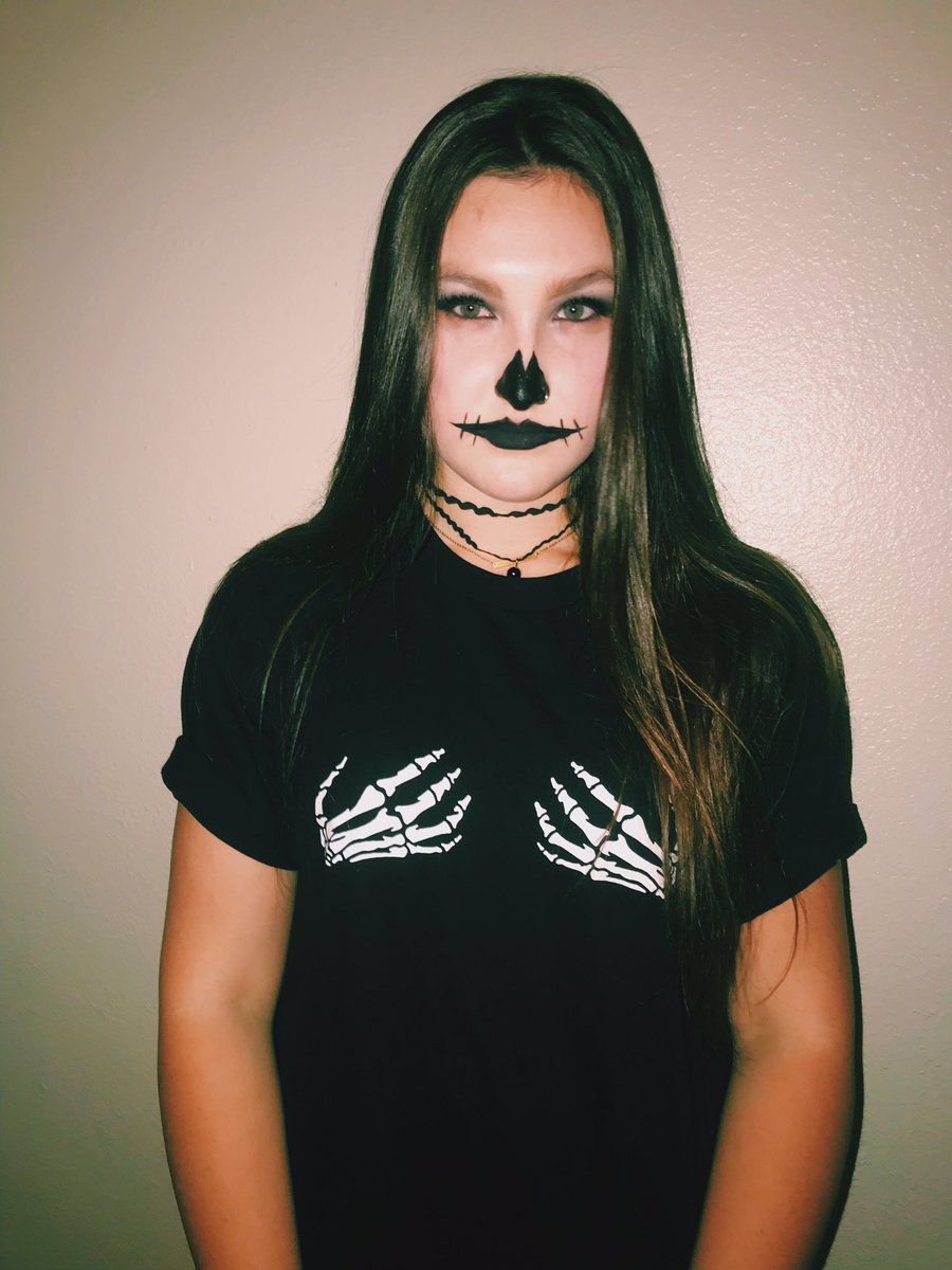 CASSITYROWENN's tweet photo. 👻💀🕷🕸🖤 https://t.co/mC9bSG6Ncq