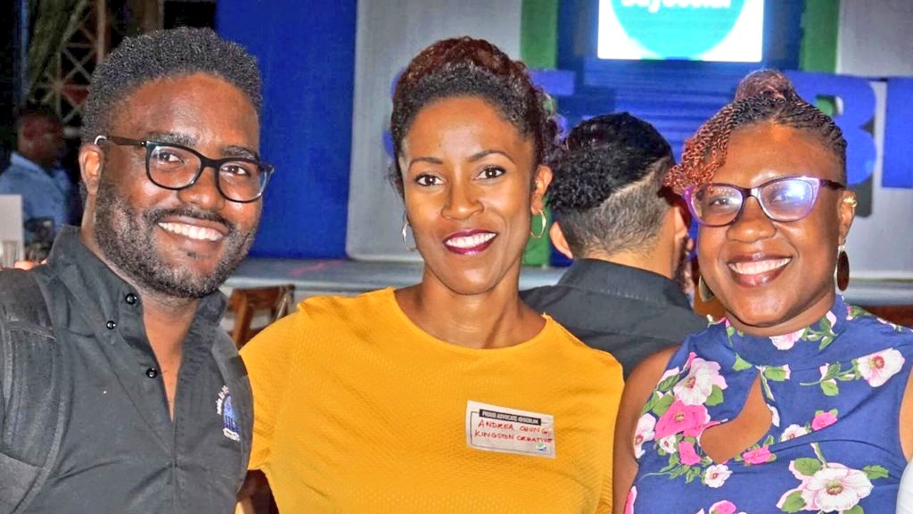 SEBIjm's tweet photo. We hope your Friday is as bright as these smiles from the @inzzpire365 team! 😁 #FridayFeeling https://t.co/NN7lA5H83F