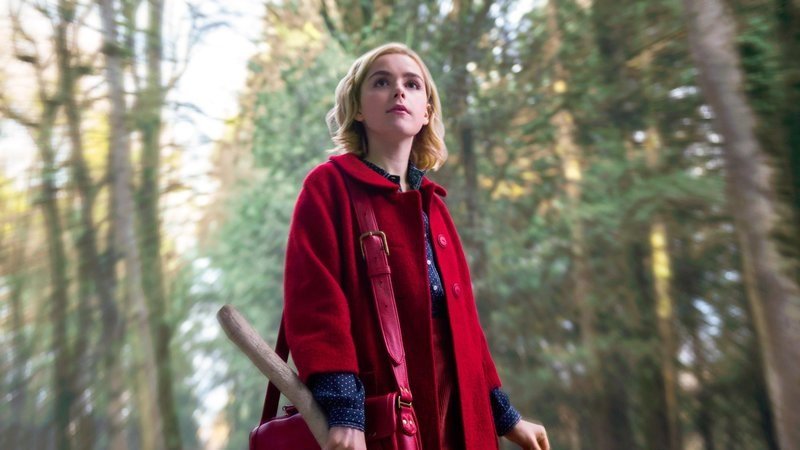 e_alcantara's tweet photo. Estoy viendo #SabrinaOnNetflix y he notado algunos guiños de otras producciones recientes:
-El parecido físico y de origen de #Sabrina Spellman (Kiernan Shipka) y Hermione Granger (Emma Watson). https://t.co/TIgrESrrrG