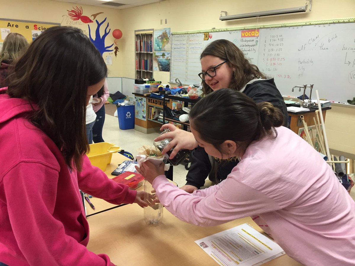 sunflow3r631's tweet photo. Water Filtration #challenge is a success! #bhslearns #STEM #cleanwater #pbl #globalissue https://t.co/vSiNYkR2gQ